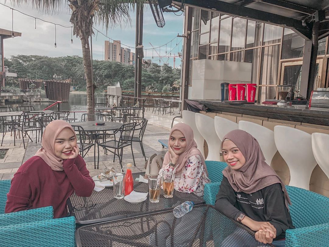 1. Telaga Biru Cisoka, 2. Tebing Koja, 3. Scientia Square Park, 4. The Breeze BSD City, 5. Clique Kitchen &amp; Bar, 6. Turning Point, 7. Chakra Hall &amp; Lounge, 8. Cascara Coffee &amp; Roasters, 9. B’Steak Grill &amp; Pancake, 10. The Spoke Bistro