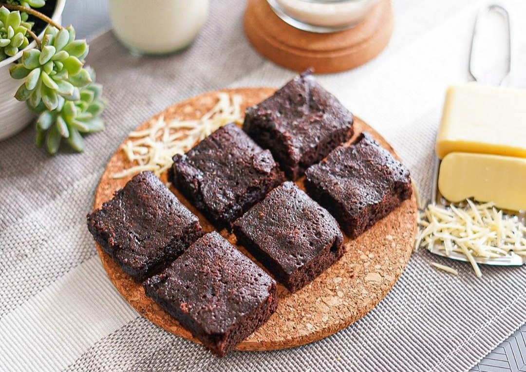 1. Bandros, 2. Kue Balok, 3. Pisang Bollen, 4. Brownies, 5. Bolu Bakar Tunggal, 6. Surabi, 7. Colenak, 8. Wajit, 9. Kue Sus, 10. Picnic Roll