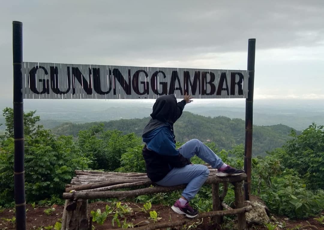 1. Wisata Alam Kalibiru, 2. Agro Wisata Bhumi Merapi, 3. Candi Ratu Boko, 4. Gunung Gambar, 5. Romantic Garden Bantul, 6. Gumuk Pasir Parangkusumo, 7. Honje Restaurant, 8. Abhayagiri Restaurant, 9. Warung Sawah Gondang Legi, 10. Gubug Makan Mang Engking Soragan Castle
