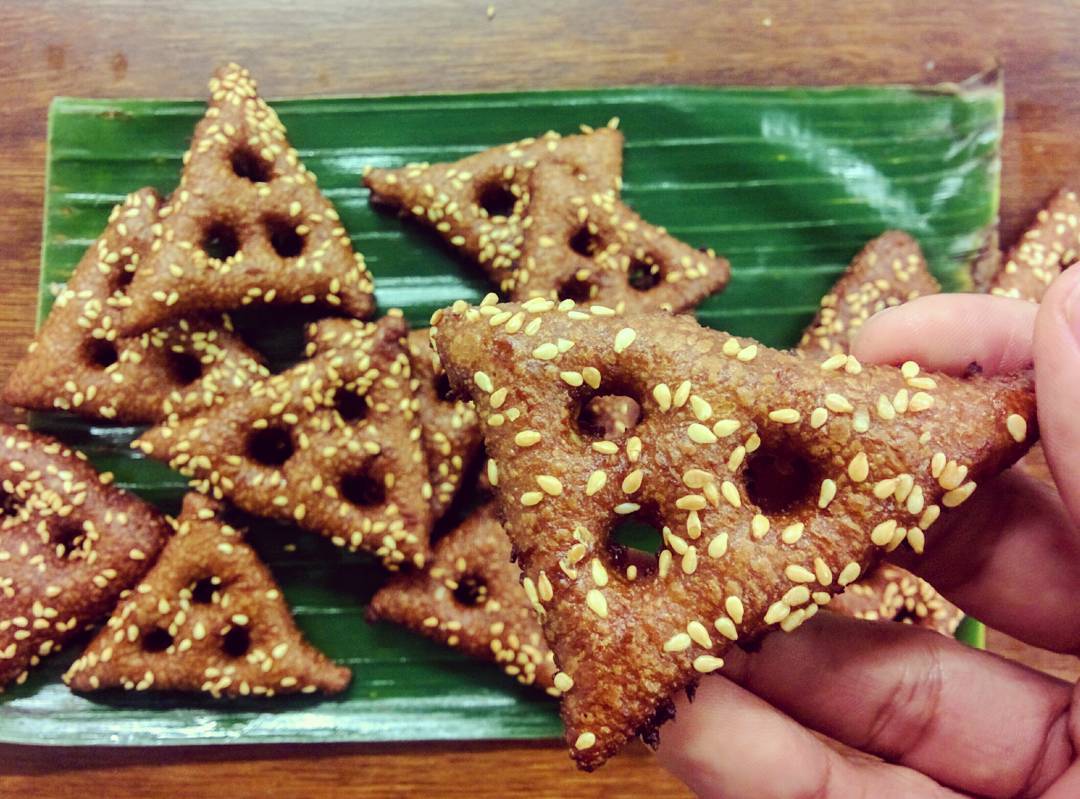 1. Pie Susu, 2. Pia Legong, 3. Kue Iwel, 4. Laklak, 5. Godoh, 6. Pisang Rai, 7. Kue Gambir, 8. Kaliadrem, 9. Kue Bantal, 10. Kue Bendu