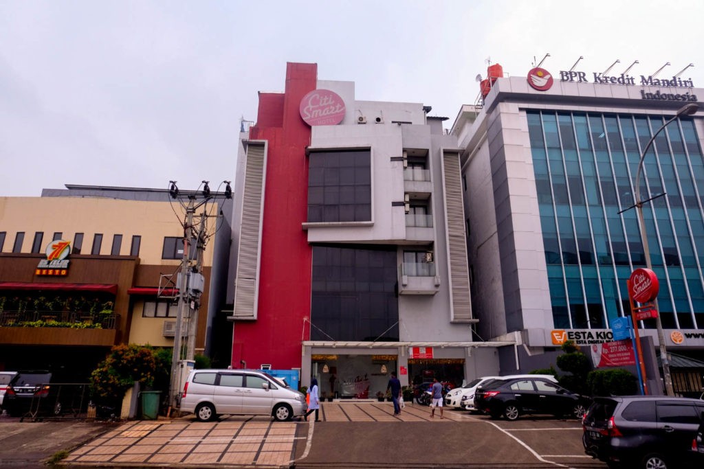 1. Hotel Santika Premiere,  2. Citismart Hotel BSD,  3. Astera Hotel Bintaro,  4. Sapphire Sky Hotel,  5. Hotel Citradream Bintaro,  6. East Garden,  7. The Grantage Hotel &amp; Sky Lounge,  8. Pop! Hotel BSD City,  9. Ibis Gading Serpong,  10. Ara Hotel Gading Serpong