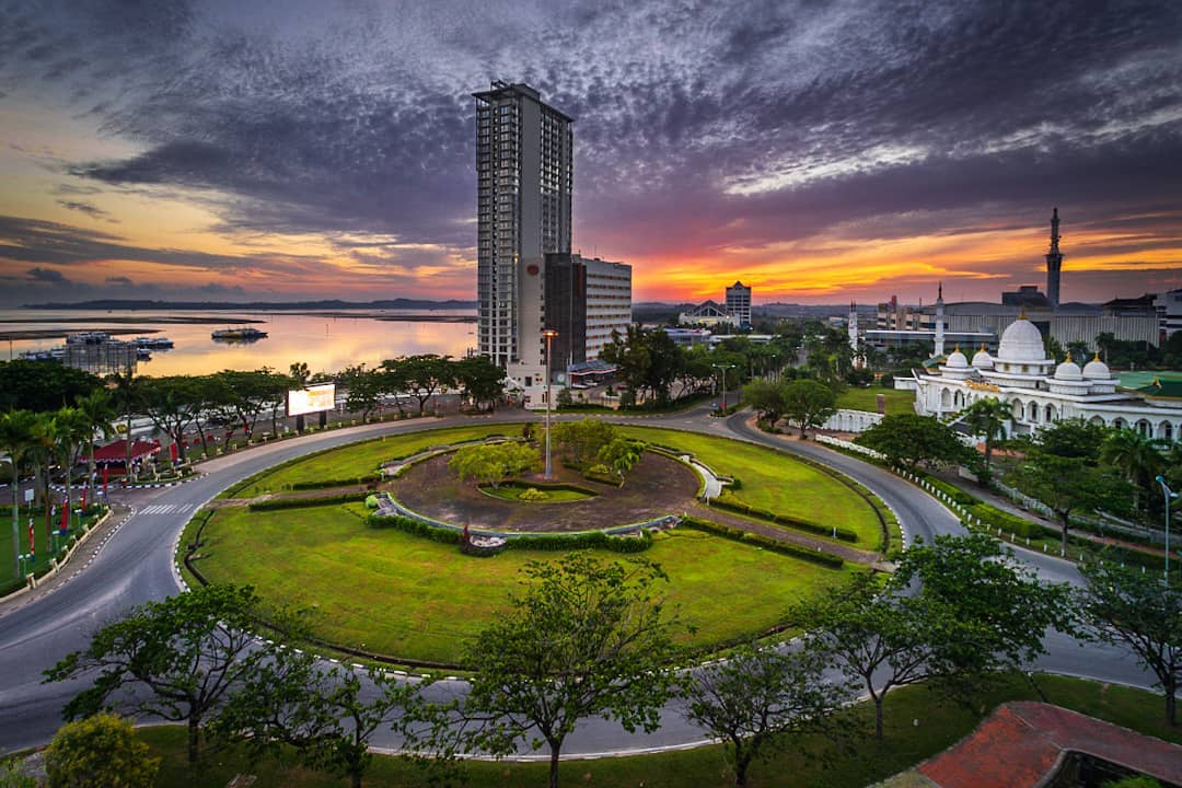 Seputar Sejarah, Asal Usul Nama, Wajah Masa Kini, Potret Siang Hari, View Malam Hari, Dari Ketinggian, Wisata Hits