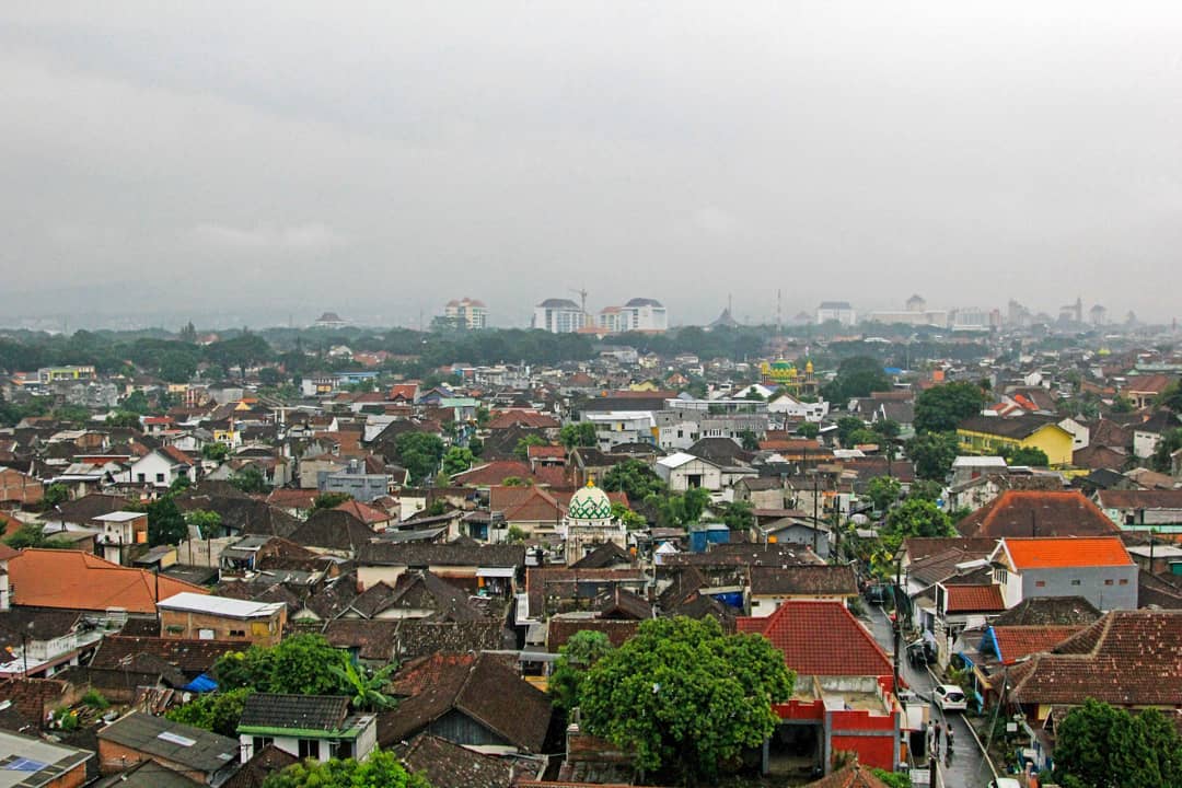 Sejarah Tempo Dulu, Julukan Kota, Di Masa Kini, Di Siang Hari, Di Malam Hari, Dari Atas, Surganya Wisata