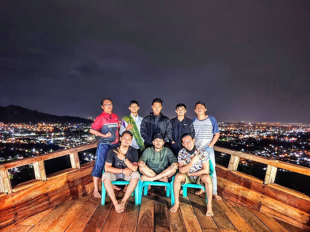 Sejarah Tempo Dulu, Di Jaman Millenials, Di Siang Hari, Malam Hari, Dari Atas Ketinggian, Wisata Populer