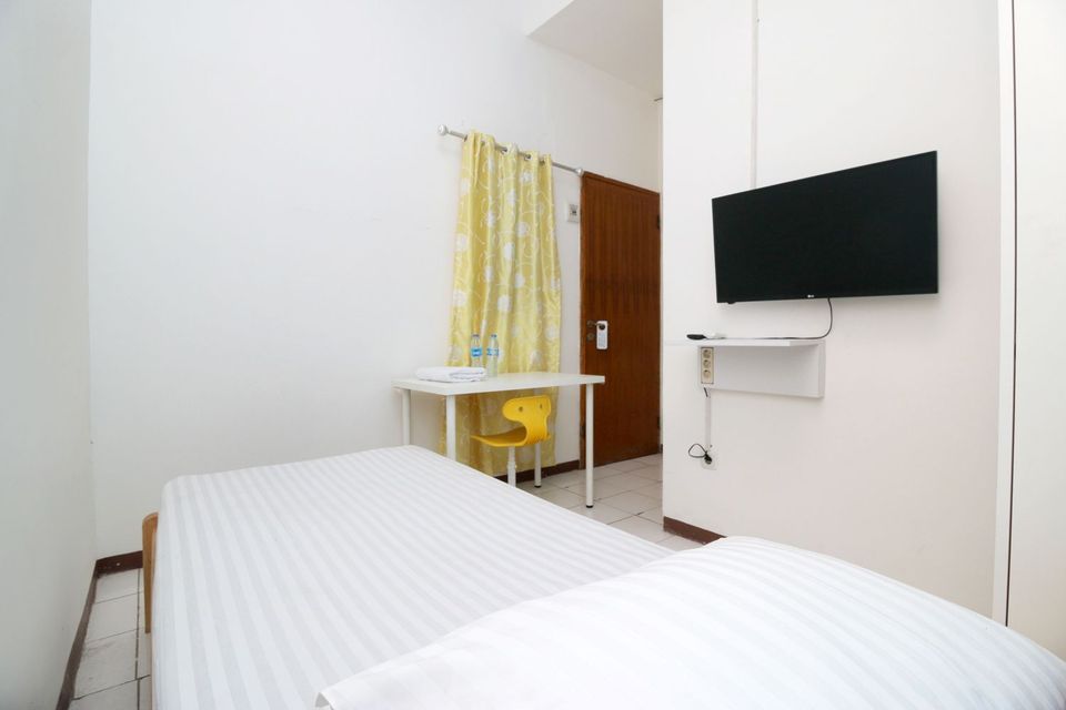 1. Jakarta Airport Hotel, 2. POP! Hotel Airport Jakarta, 3. Aston Cengkareng, 4. Jakpod Hotel, 5. Amaris Hotel, 6. Swiss-Belhotel Airport Jakarta, 7. Favehotel Bandara Tangerang, 8. RedDoorz Plus near Soekarno-Hatta Airport Taman Mahkota, 9. Orchardz Hotel Bandara, 10. Le Paris Syariah Residence