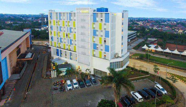 1. Hotel Santika Premiere,  2. Citismart Hotel BSD,  3. Astera Hotel Bintaro,  4. Sapphire Sky Hotel,  5. Hotel Citradream Bintaro,  6. East Garden,  7. The Grantage Hotel &amp; Sky Lounge,  8. Pop! Hotel BSD City,  9. Ibis Gading Serpong,  10. Ara Hotel Gading Serpong