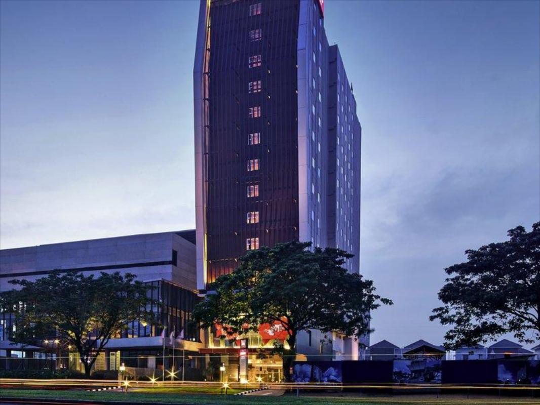 1. Hotel Santika Premiere,  2. Citismart Hotel BSD,  3. Astera Hotel Bintaro,  4. Sapphire Sky Hotel,  5. Hotel Citradream Bintaro,  6. East Garden,  7. The Grantage Hotel &amp; Sky Lounge,  8. Pop! Hotel BSD City,  9. Ibis Gading Serpong,  10. Ara Hotel Gading Serpong