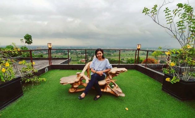 1. Wisata Alam Kalibiru, 2. Agro Wisata Bhumi Merapi, 3. Candi Ratu Boko, 4. Gunung Gambar, 5. Romantic Garden Bantul, 6. Gumuk Pasir Parangkusumo, 7. Honje Restaurant, 8. Abhayagiri Restaurant, 9. Warung Sawah Gondang Legi, 10. Gubug Makan Mang Engking Soragan Castle
