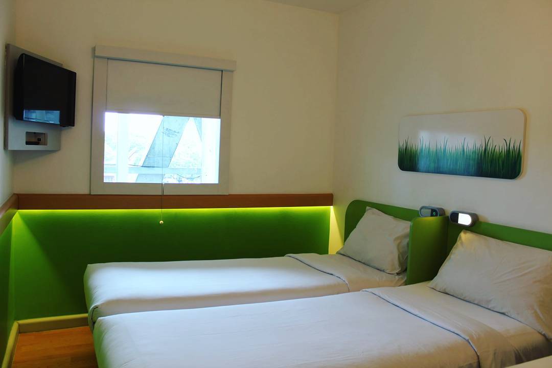 1. Aston Makassar Hotel &amp; Convention Center, 2. Kanaka Giana (KG) Hotel, 3. Ibis Budget Makassar Airport, 4. Grand Town Hotel Mandai, 5. OYO 329 Hotel Darma Nusantara II, 6. Hotel Paramount, 7. Dalton Hotel, 8. Arbor Biz Hotel, 9. Fave Hotel Losari, 10. Best Western Plus Makasar Beach