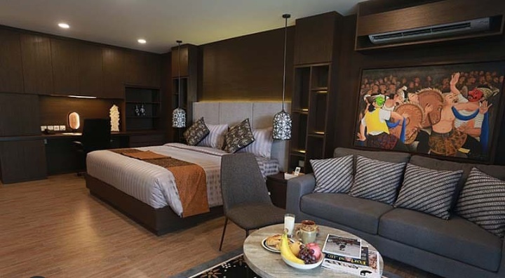 1. Sheraton Grand Jakarta, 2. Veranda Hotel @Pakubuwono by Breezebay Japan, 3. S7 Suites Gandaria, 4. Favehotel Melawai, 5. The 1O1 Jakarta Sedayu Darmawangsa, 6. Barito Mansion, 7. Hotel Gran Mahakam, 8. Oak Tree Hotel, 9. Hotel Neo+ Kebayoran, 10. Nagomi Suites