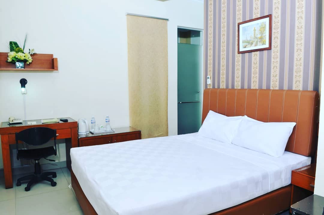 1. Century Park Hotel, 2. Aryaduta Suites Semanggi, 3. Grand Sahid Jaya, 4. The Sultan Hotel &amp; Residence, 5. Hotel Ascott Sudirman, 6. Ibis Hotel Slipi, 7. House of Arsonia Orchid, 8. Fave Hotel Gatot Subroto, 9. Harris Suites fX Sudirman, 10. Eightin Hotel Sudirman