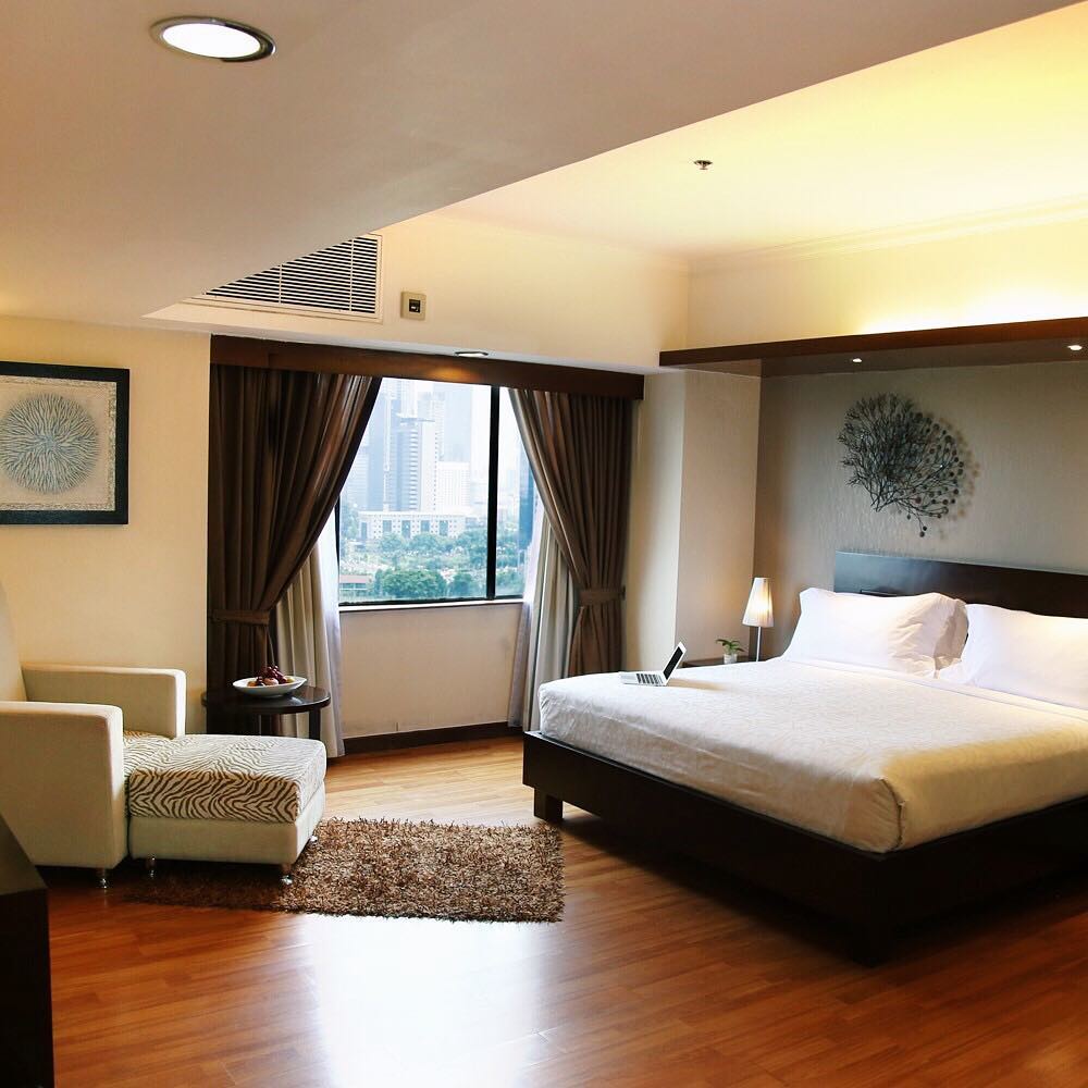 1. Century Park Hotel, 2. Aryaduta Suites Semanggi, 3. Grand Sahid Jaya, 4. The Sultan Hotel &amp; Residence, 5. Hotel Ascott Sudirman, 6. Ibis Hotel Slipi, 7. House of Arsonia Orchid, 8. Fave Hotel Gatot Subroto, 9. Harris Suites fX Sudirman, 10. Eightin Hotel Sudirman