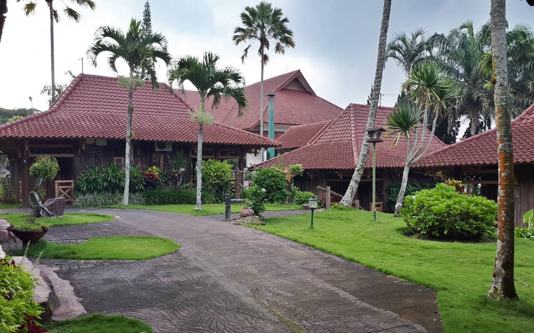 1. Pondok Jatim Park Hotel, 2. Amartahills Hotel and Resort, 3. Klub Bunga Butik Resort, 4. Griya Sekar Kedhaton, 5. Kusuma Agrowisata Resort And Convention Hotel, 6. Zam zam Hotel &amp; Convention, 7. Hotel Palereman Soerabaia, 8. Pohon Inn Hotel, 9. Riverstone Hotel &amp; Cottage, 10. Aston Inn Batu