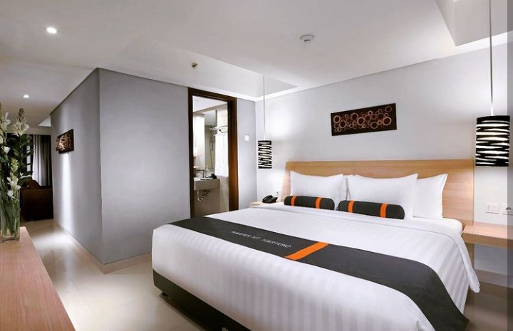 1. Hotel Santika, 2. Hotel Desa Wisata &amp; Resort, 3. Titanium Express Homtel, 4. Favehotel PGC Cililitan, 5. Fiducia Pondok Gede, 6. Maerokoco Syariah Room, 7. Reddoorz Near Graha Cijantung Mall, 8. OYO 121 Rumah Ayub Syariah, 9. Best Western Premier The Hive, 10. Harper MT Haryono