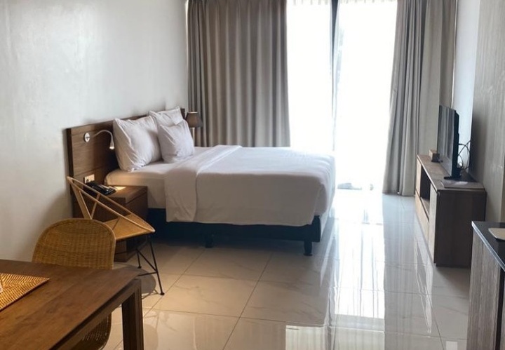 1. Sheraton Grand Jakarta, 2. Veranda Hotel @Pakubuwono by Breezebay Japan, 3. S7 Suites Gandaria, 4. Favehotel Melawai, 5. The 1O1 Jakarta Sedayu Darmawangsa, 6. Barito Mansion, 7. Hotel Gran Mahakam, 8. Oak Tree Hotel, 9. Hotel Neo+ Kebayoran, 10. Nagomi Suites