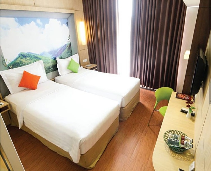 1. Vio Hotel Surapati, 2. Amaris Hotel Cimanuk, 3. Karmila Hotel, 4. The 101 Bandung Dago, 5. Hotel Bumi Asih, 6. Hotel Progo, 7. Hay Hotel, 8. Serela Riau Hotel, 9. The Luxton Hotel, 10. Tebu Hotel