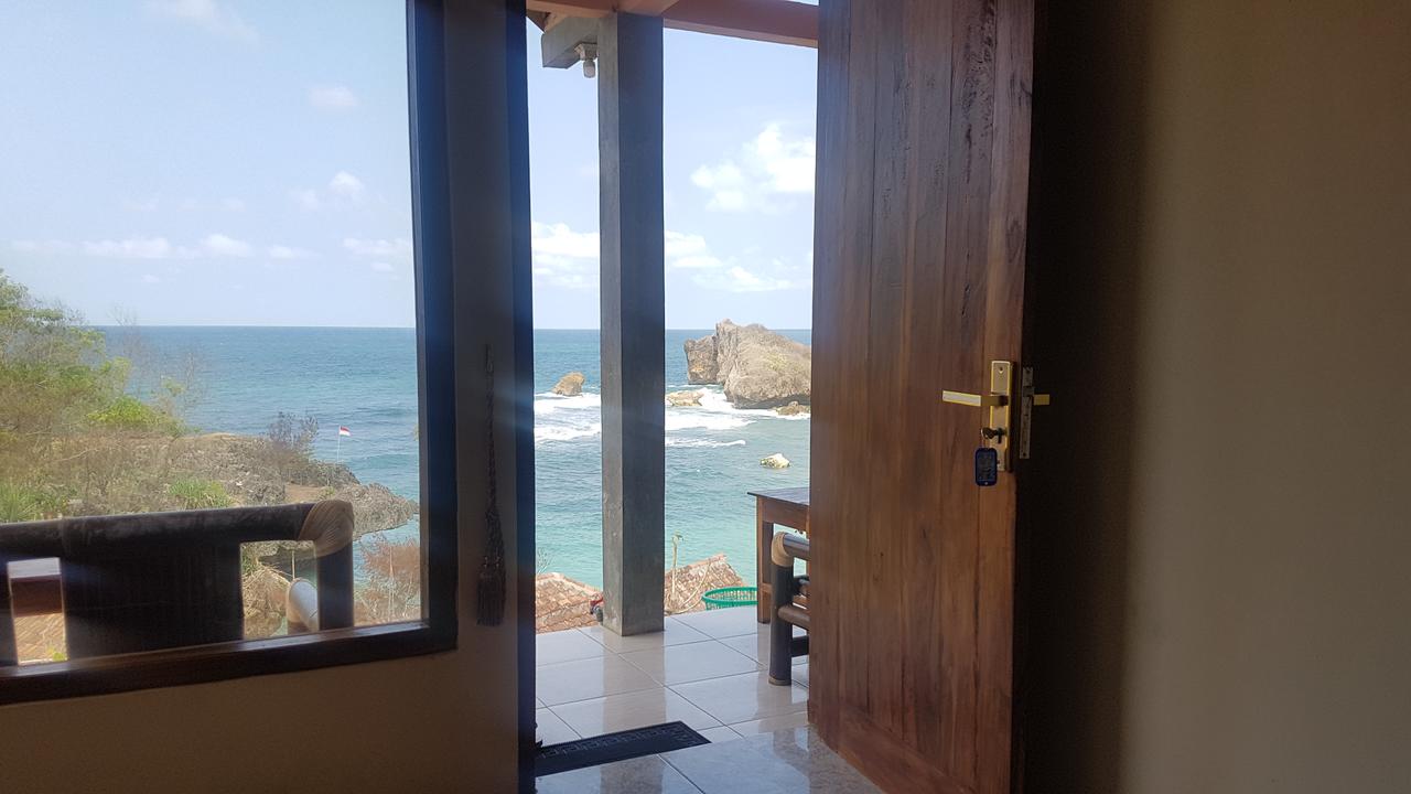 1. Kukup Beach Nature Inn, 2. Sea View Sundak Indraprastha, 3. Queen of The South Beach Resort, 4. d’Omah Hotel and Village Resort, 5. Innesya Resort, 6. Hotel Kampoeng Drini, 7. Adinda Beach Hotel, 8. Joglo Watu Kelir, 9. Griya Limasan Hotel, 10. Hotel Kukup Indah