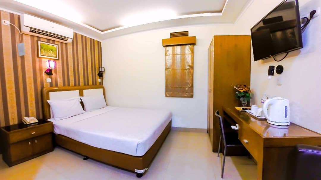 1. Onyx Residence, 2. House of Arsonia Bougainvillea, 3. Hotel Kalisma, 4. Bendungan Hilir Residence, 5. Hotel Alma, 6. LeGreen Suite Tondano n GBK, 7. Bamboo Inn Hotel &amp; Café, 8. Ibis Hotel Slipi, 9. Blue Sky Hotel Petamburan, 10. Menara Peninsula Hotel