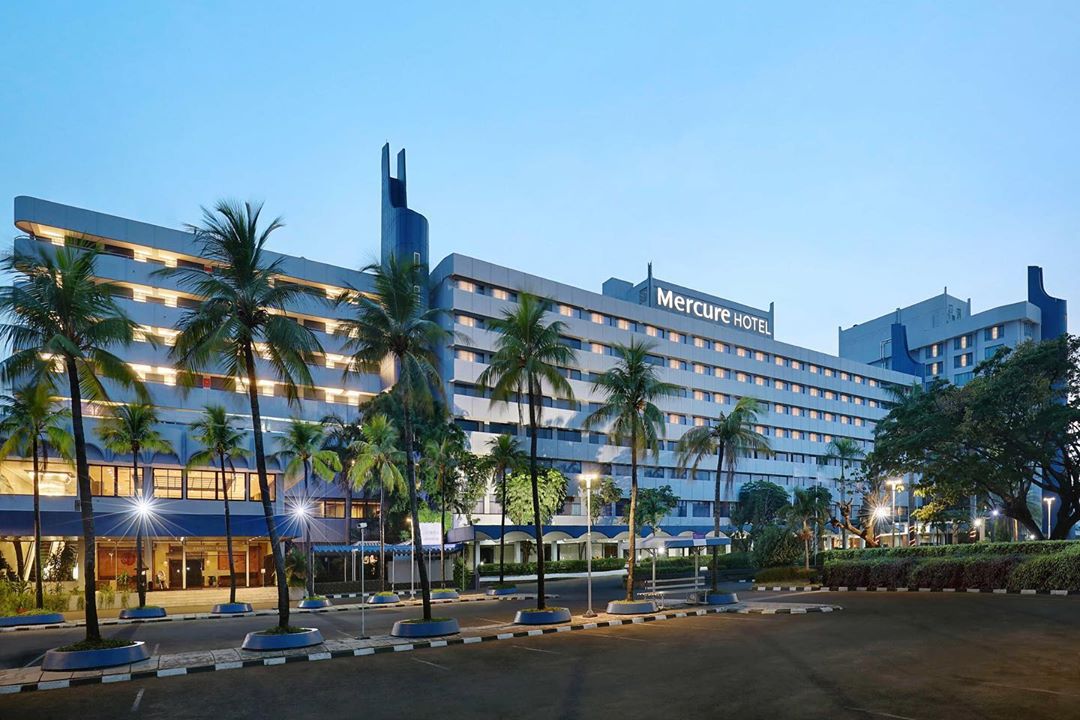 1. Hotel Neo Mangga Dua Square, 2. Mercure Convention Centre, 3. Discovery Hotel, 4. Ibis Style Mangga Dua Square, 5. Putri Duyung Resort, 6. Airy Ancol UBM, 7. BI Executive Hotel, 8. Cordex Hotel, 9. OYO 1422 My Home At Ancol, 10. Aston Marina Hotel
