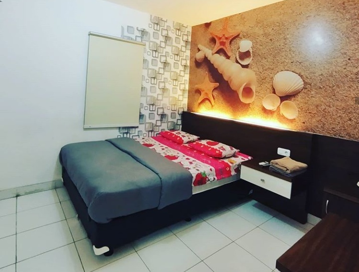 1. D’Primahotel Airport Jakarta 2, 2. Digital Airport Hotel, 3. Pop! Hotel, 4. Ibis Budget Jakarta Airport, 5. Hotel Orchardz, 6. Amaris Hotel, 7. Nunna Inn Bandara Aeropolis, 8. Swift Inn Aeropolis Airport, 9. De Green Inn, 10. Huswah Transit Hotel