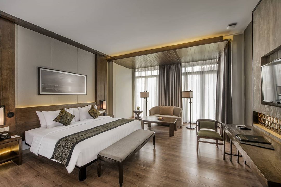 1. New Surya Hotel, 2. Ketapang Indah, 3. Aston Hotel, 4. Bangsring Breeze, 5. Dialoog, 6. Kokoon Hotel, 7. El Hotel Royale, 8. Hotel Santika, 9. Berlian Abadi, 10. Watu Dodol Hotel