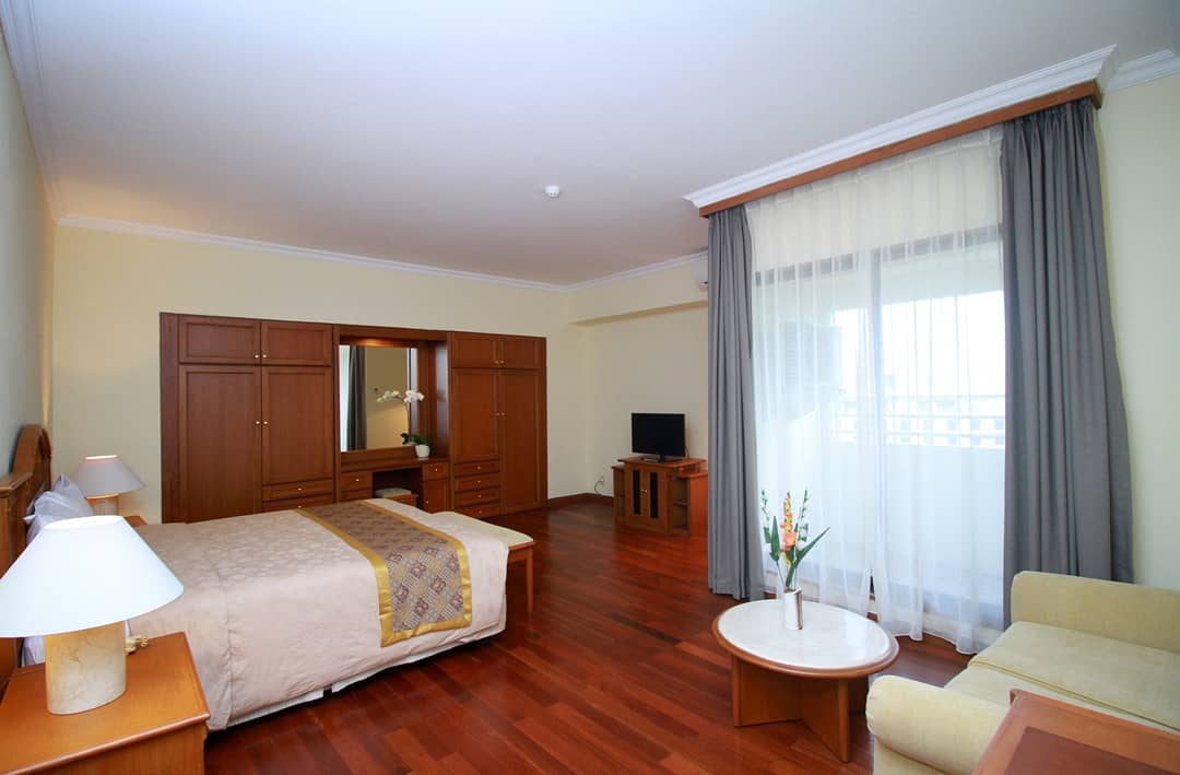 1. Century Park Hotel, 2. Aryaduta Suites Semanggi, 3. Grand Sahid Jaya, 4. The Sultan Hotel &amp; Residence, 5. Hotel Ascott Sudirman, 6. Ibis Hotel Slipi, 7. House of Arsonia Orchid, 8. Fave Hotel Gatot Subroto, 9. Harris Suites fX Sudirman, 10. Eightin Hotel Sudirman