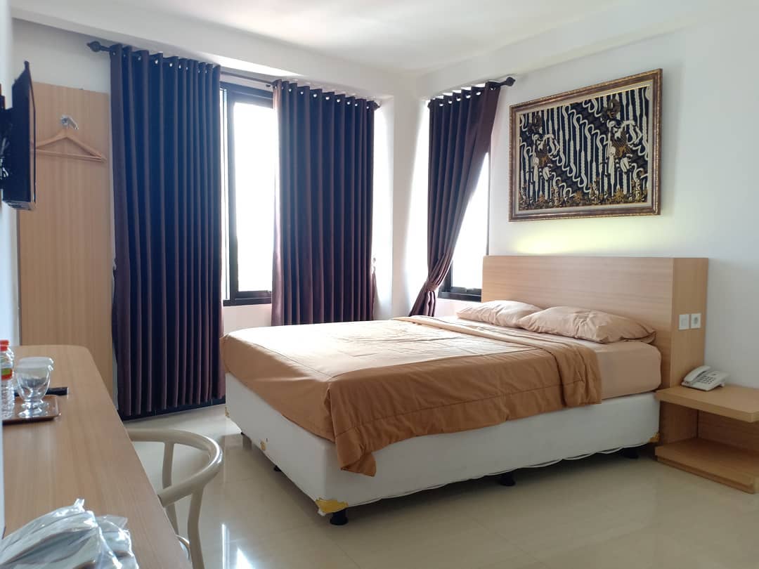 1. Cakra Kusuma Hotel, 2. Gajah Mada University Club Hotel, 3. Wisma MM UGM, 4. D’Paragon Pogung B Yogyakarta, 5. Amaris Hotel Sagan, 6. Tembok Batu Residence, 7. PORTA By The Ambarukmo, 8. POP! Hotel Sangaji, 9. Hotel Cakra Kembang, 10. Koolkost Syariah Near RSA UGM