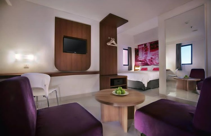 1. Hotel Santika, 2. Hotel Desa Wisata &amp; Resort, 3. Titanium Express Homtel, 4. Favehotel PGC Cililitan, 5. Fiducia Pondok Gede, 6. Maerokoco Syariah Room, 7. Reddoorz Near Graha Cijantung Mall, 8. OYO 121 Rumah Ayub Syariah, 9. Best Western Premier The Hive, 10. Harper MT Haryono