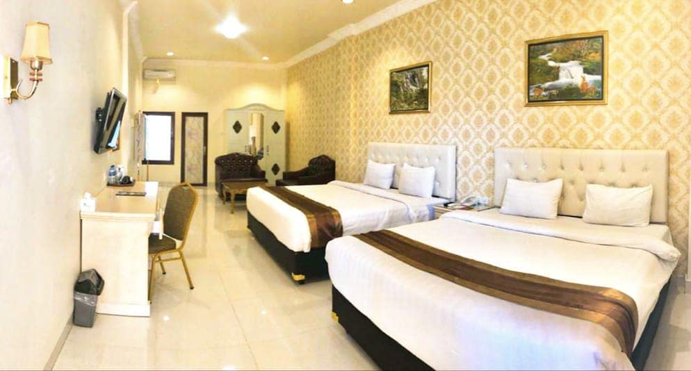 1. Aston Makassar Hotel &amp; Convention Center, 2. Kanaka Giana (KG) Hotel, 3. Ibis Budget Makassar Airport, 4. Grand Town Hotel Mandai, 5. OYO 329 Hotel Darma Nusantara II, 6. Hotel Paramount, 7. Dalton Hotel, 8. Arbor Biz Hotel, 9. Fave Hotel Losari, 10. Best Western Plus Makasar Beach