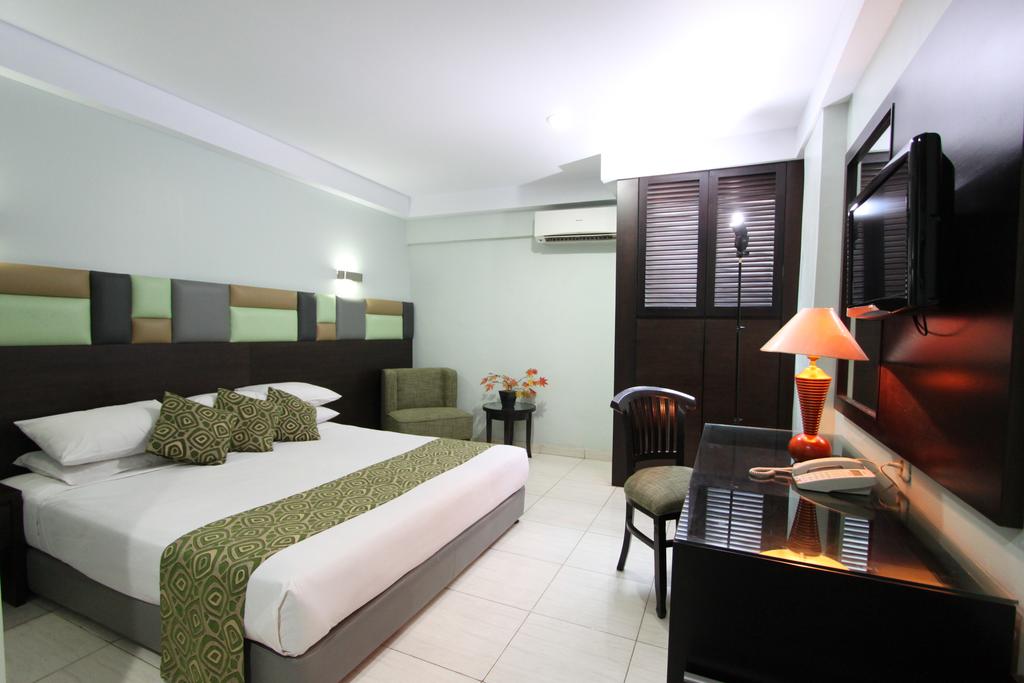 1. Onyx Residence, 2. House of Arsonia Bougainvillea, 3. Hotel Kalisma, 4. Bendungan Hilir Residence, 5. Hotel Alma, 6. LeGreen Suite Tondano n GBK, 7. Bamboo Inn Hotel &amp; Café, 8. Ibis Hotel Slipi, 9. Blue Sky Hotel Petamburan, 10. Menara Peninsula Hotel