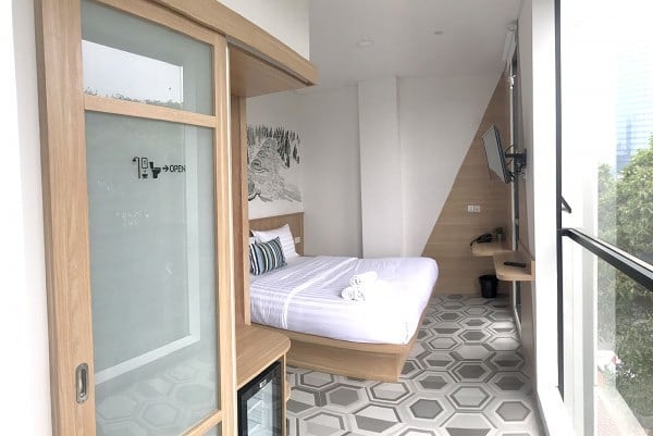 1. Hotel Fairmont, 2. Century Park Hotel, 3. Best Western Senayan, 4. Harris Suites fX Sudirman, 5. Casa Living Senayan, 6. URooms, 7. Lenna Residence Premiere, 8. Sunbreeze Hotel, 9. Hotel GranDhika Iskandarsyah, 10. Eightin Hotel Sudirman