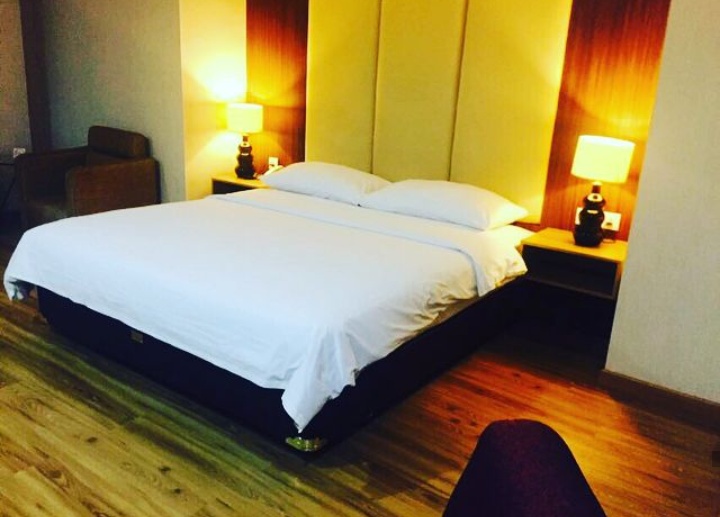 1. D’Primahotel Airport Jakarta 2, 2. Digital Airport Hotel, 3. Pop! Hotel, 4. Ibis Budget Jakarta Airport, 5. Hotel Orchardz, 6. Amaris Hotel, 7. Nunna Inn Bandara Aeropolis, 8. Swift Inn Aeropolis Airport, 9. De Green Inn, 10. Huswah Transit Hotel