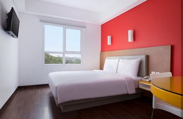 1. D’Primahotel Airport Jakarta 2, 2. Digital Airport Hotel, 3. Pop! Hotel, 4. Ibis Budget Jakarta Airport, 5. Hotel Orchardz, 6. Amaris Hotel, 7. Nunna Inn Bandara Aeropolis, 8. Swift Inn Aeropolis Airport, 9. De Green Inn, 10. Huswah Transit Hotel