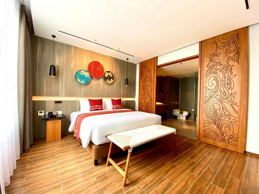 1. New Surya Hotel, 2. Ketapang Indah, 3. Aston Hotel, 4. Bangsring Breeze, 5. Dialoog, 6. Kokoon Hotel, 7. El Hotel Royale, 8. Hotel Santika, 9. Berlian Abadi, 10. Watu Dodol Hotel