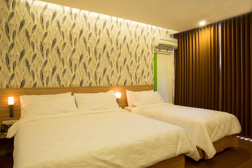 1. Hotel Sahid Surabaya, 2. Hotel Santika Premiere Gubeng, 3. G Suites, 4. Grand Dafam Signature, 5. Surabaya Suites Hotel, 6. Garden Palace Hotel, 7. Hotel deMira, 8. Cleo Hotel Walikota Mustajab, 9. Tab Capsule Hotel, 10. Moscha Hotel