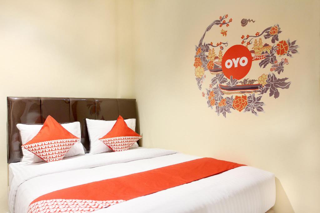 1. Hotel Santika, 2. Hotel Desa Wisata &amp; Resort, 3. Titanium Express Homtel, 4. Favehotel PGC Cililitan, 5. Fiducia Pondok Gede, 6. Maerokoco Syariah Room, 7. Reddoorz Near Graha Cijantung Mall, 8. OYO 121 Rumah Ayub Syariah, 9. Best Western Premier The Hive, 10. Harper MT Haryono