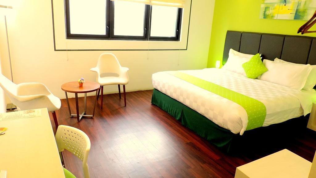 1. Aston Makassar Hotel &amp; Convention Center, 2. Kanaka Giana (KG) Hotel, 3. Ibis Budget Makassar Airport, 4. Grand Town Hotel Mandai, 5. OYO 329 Hotel Darma Nusantara II, 6. Hotel Paramount, 7. Dalton Hotel, 8. Arbor Biz Hotel, 9. Fave Hotel Losari, 10. Best Western Plus Makasar Beach