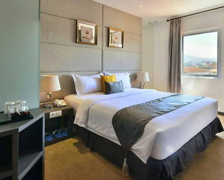 1. Vio Hotel Surapati, 2. Amaris Hotel Cimanuk, 3. Karmila Hotel, 4. The 101 Bandung Dago, 5. Hotel Bumi Asih, 6. Hotel Progo, 7. Hay Hotel, 8. Serela Riau Hotel, 9. The Luxton Hotel, 10. Tebu Hotel
