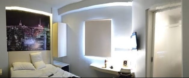 1. Hotel Sahid Surabaya, 2. Hotel Santika Premiere Gubeng, 3. G Suites, 4. Grand Dafam Signature, 5. Surabaya Suites Hotel, 6. Garden Palace Hotel, 7. Hotel deMira, 8. Cleo Hotel Walikota Mustajab, 9. Tab Capsule Hotel, 10. Moscha Hotel