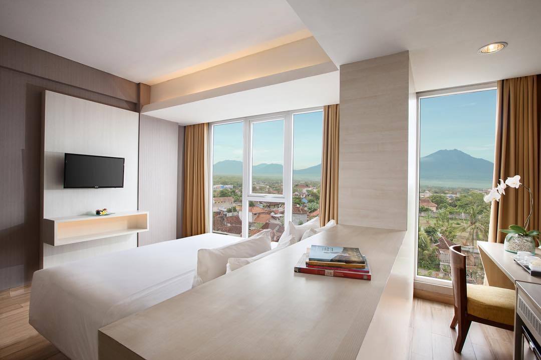 1. New Surya Hotel, 2. Ketapang Indah, 3. Aston Hotel, 4. Bangsring Breeze, 5. Dialoog, 6. Kokoon Hotel, 7. El Hotel Royale, 8. Hotel Santika, 9. Berlian Abadi, 10. Watu Dodol Hotel