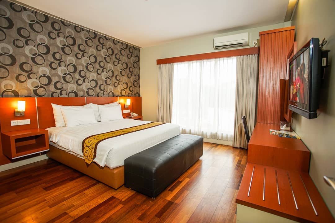 1. Hotel Tugu Malang, 2. Hotel Sahid Montana, 3. Whiz Prime Basuki Rahmat, 4. The Grand Palace Hotel, 5. The 101 Malang OJ, 6. Hotel Ollino Garden, 7. Hotel Pelangi, 8. Regent’s Park Hotel, 9. Hotel Trio Indah 2, 10. Grand Citihub Hotel @Kajoetangan