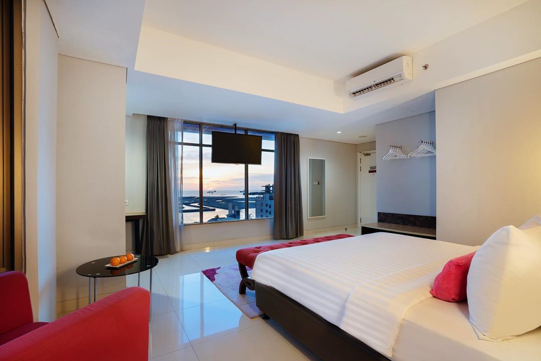 1. Aston Makassar Hotel &amp; Convention Center, 2. Kanaka Giana (KG) Hotel, 3. Ibis Budget Makassar Airport, 4. Grand Town Hotel Mandai, 5. OYO 329 Hotel Darma Nusantara II, 6. Hotel Paramount, 7. Dalton Hotel, 8. Arbor Biz Hotel, 9. Fave Hotel Losari, 10. Best Western Plus Makasar Beach