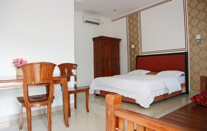 1. Kukup Beach Nature Inn, 2. Sea View Sundak Indraprastha, 3. Queen of The South Beach Resort, 4. d’Omah Hotel and Village Resort, 5. Innesya Resort, 6. Hotel Kampoeng Drini, 7. Adinda Beach Hotel, 8. Joglo Watu Kelir, 9. Griya Limasan Hotel, 10. Hotel Kukup Indah