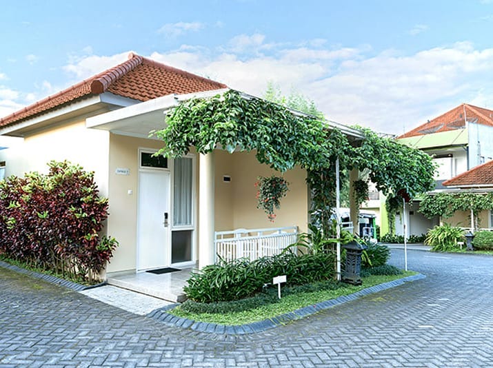1. Pondok Jatim Park Hotel, 2. Amartahills Hotel and Resort, 3. Klub Bunga Butik Resort, 4. Griya Sekar Kedhaton, 5. Kusuma Agrowisata Resort And Convention Hotel, 6. Zam zam Hotel &amp; Convention, 7. Hotel Palereman Soerabaia, 8. Pohon Inn Hotel, 9. Riverstone Hotel &amp; Cottage, 10. Aston Inn Batu