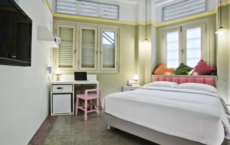 1. Kam Leng Hotel, 2. YMCA @ One Orchard, 3. Hotel Conforto, 4. Hotel 1887, The New Opera House, 5. MET A Space Pod @ Chinatown, 6. ST Signature Chinatown, 7. The Bohemian Chic Hostel, 8. Chic Capsule Otel, 9. The Noble Hotel, 10. The11Room