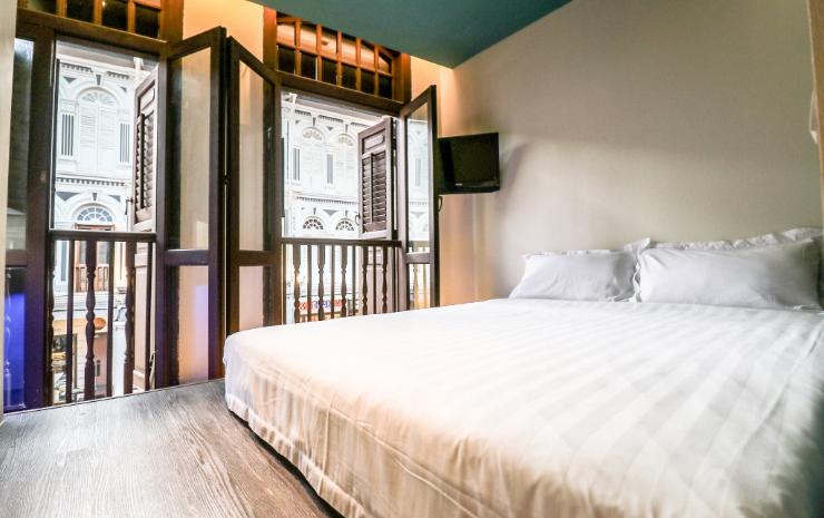 1. Kam Leng Hotel, 2. YMCA @ One Orchard, 3. Hotel Conforto, 4. Hotel 1887, The New Opera House, 5. MET A Space Pod @ Chinatown, 6. ST Signature Chinatown, 7. The Bohemian Chic Hostel, 8. Chic Capsule Otel, 9. The Noble Hotel, 10. The11Room