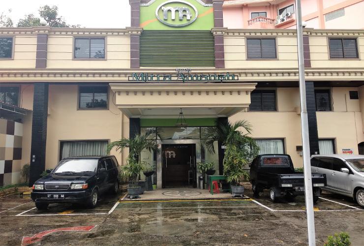 1. RedDoorz near Living Plaza, 2. OYO 1861 Martha Guest House, 3. KoolKost Syariah near Taman Bekapai, 4. The New Benakutai Hotel &amp; Apartment, 5. Hotel Mitra Amanah, 6. The Luxe Guest House, 7. OYO 1477 Athar 88 Hotel, 8. Zurich Hotel, 9. Horison Sagita, 10. Hotel Sinderella