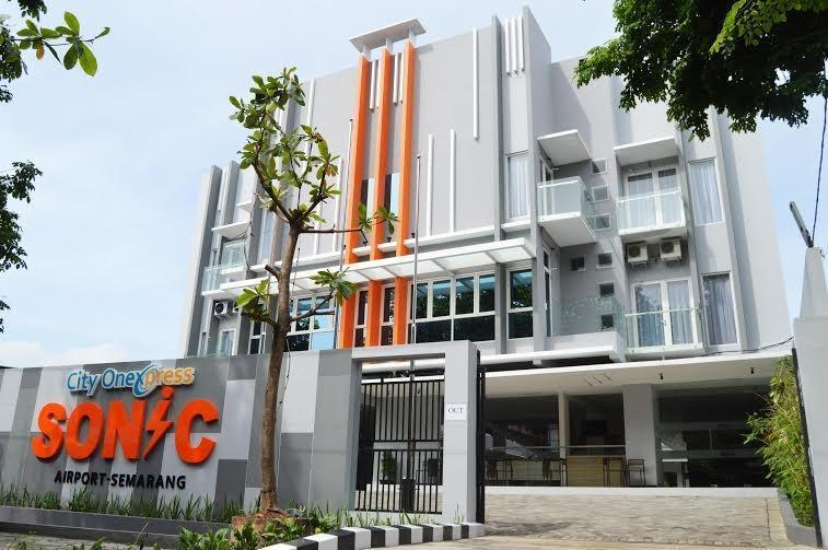 1. Ibis Budget, 2. Imam Bonjol Hostel, 3. RedDoorz @ Jalan Gatot Subroto, 4. Mahima Hotel, 5. RoomZ Budget, 6. Hotel Sonic Airport, 7. Gapura Residence, 8. Hotel Puri Garden, 9. Amaris Hotel, 10. Hotel Wood 7296