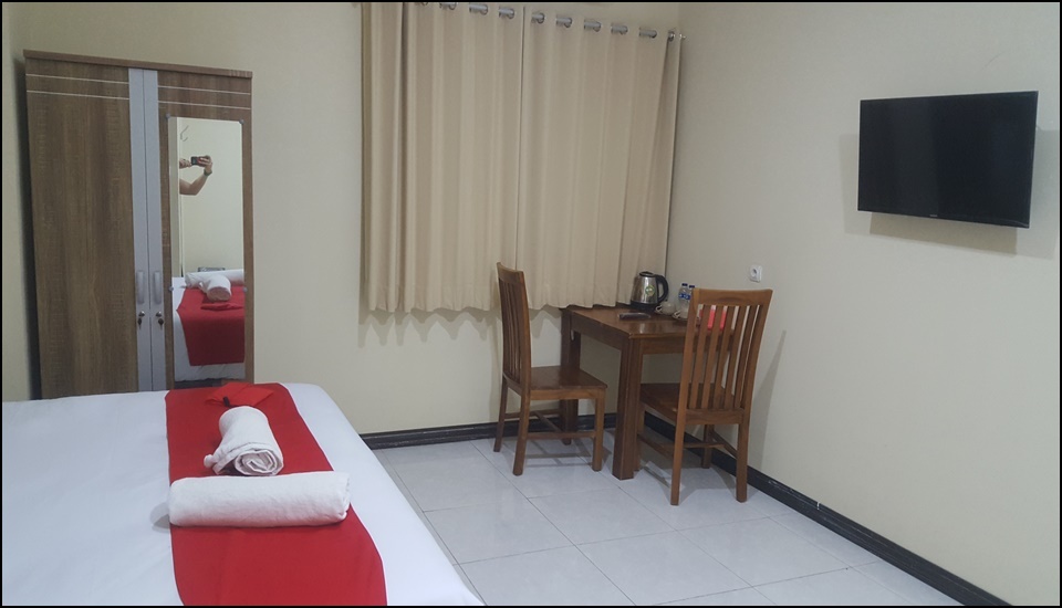 1. Ibis Budget, 2. Imam Bonjol Hostel, 3. RedDoorz @ Jalan Gatot Subroto, 4. Mahima Hotel, 5. RoomZ Budget, 6. Hotel Sonic Airport, 7. Gapura Residence, 8. Hotel Puri Garden, 9. Amaris Hotel, 10. Hotel Wood 7296