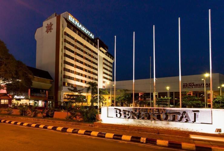 1. RedDoorz near Living Plaza, 2. OYO 1861 Martha Guest House, 3. KoolKost Syariah near Taman Bekapai, 4. The New Benakutai Hotel &amp; Apartment, 5. Hotel Mitra Amanah, 6. The Luxe Guest House, 7. OYO 1477 Athar 88 Hotel, 8. Zurich Hotel, 9. Horison Sagita, 10. Hotel Sinderella